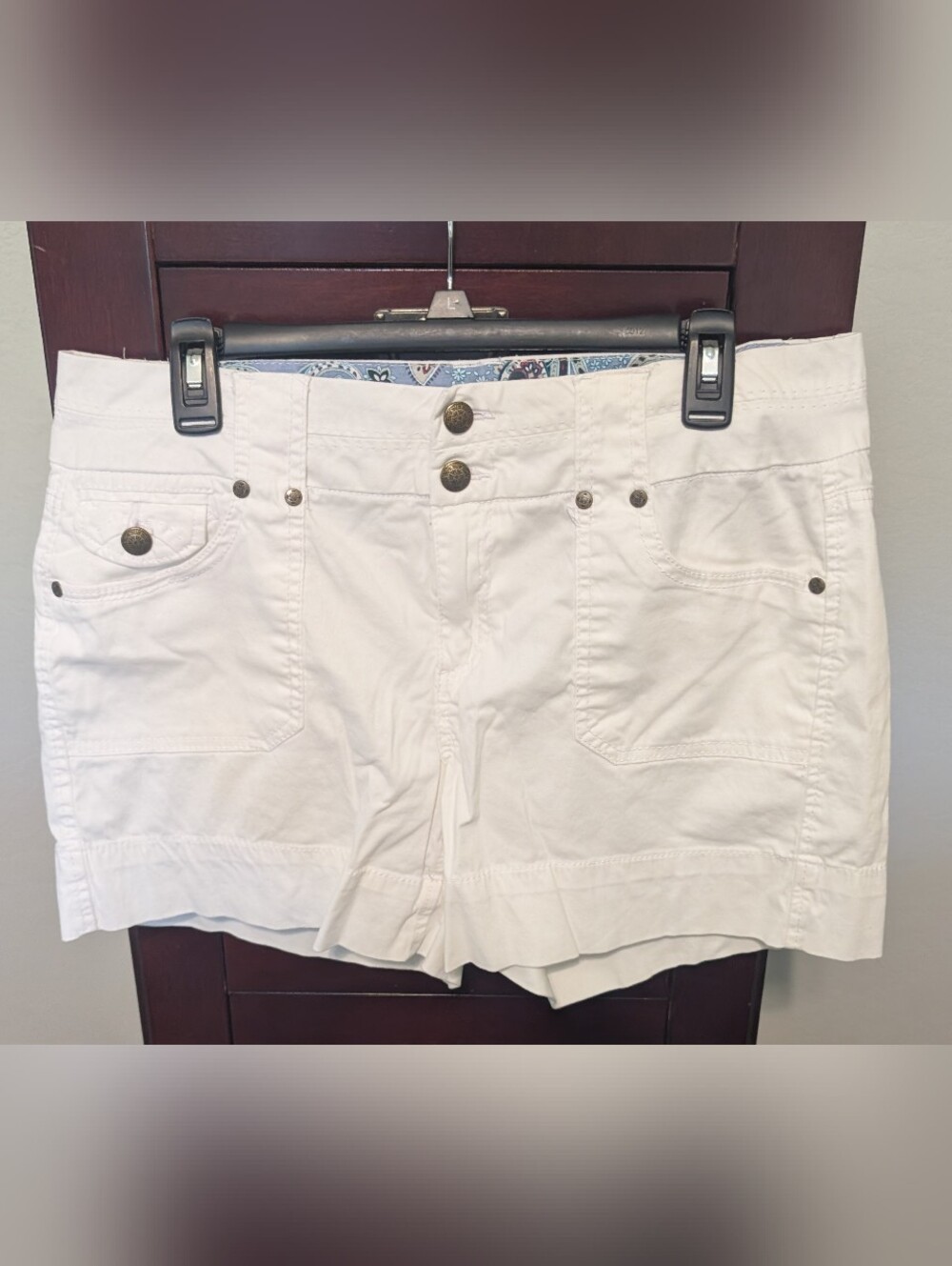 one 5 one White Women's Casual Shorts